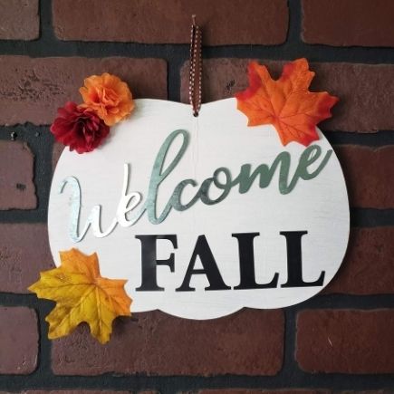 “Welcome Fall” Pumpkin Sign